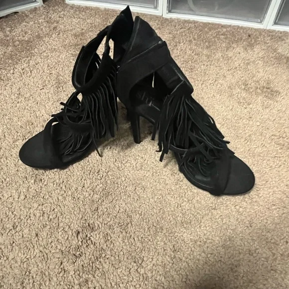 Shi by Journey’s Black Fringe Heels - Picture 4 of 6